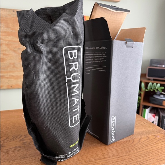 NIB Brumate eras 40 oz holiday merry Merlot Christmas - Picture 8 of 9